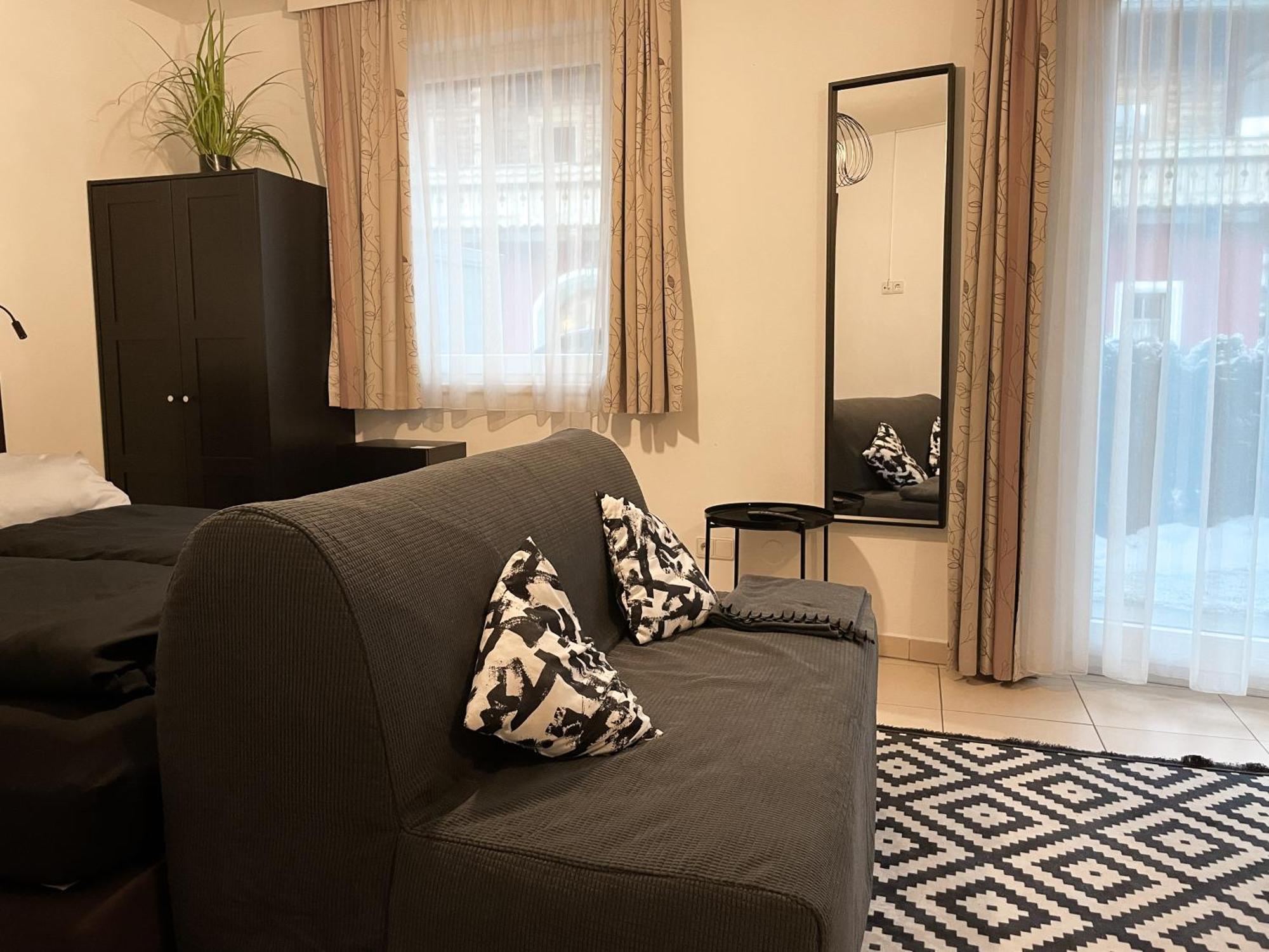 Alpzbase Apartment *