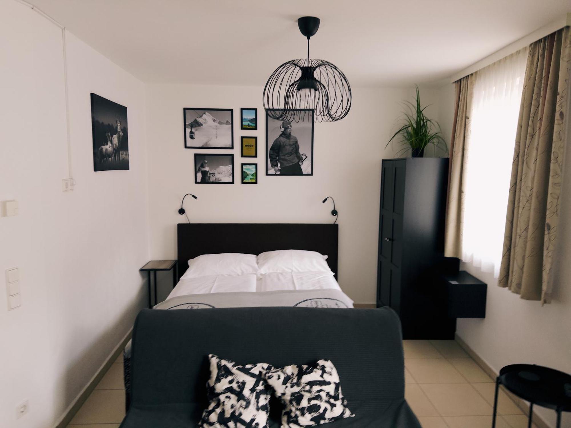 Alpzbase Apartment